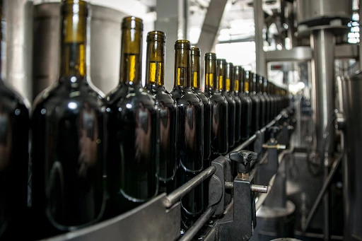 Llenado de botellas de vino